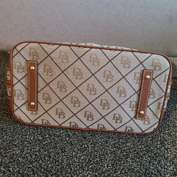 Dooney & Bourke Large Gabriella Bag - Picture 4 of 10
